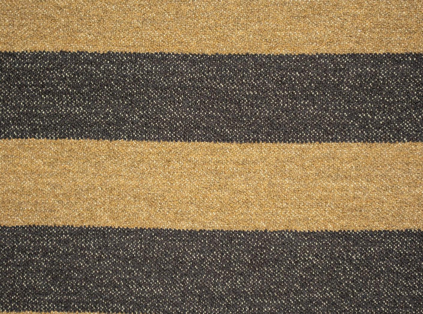 Tyg Barnum Stripe 35 Fudge/Shale Tyg Barnum Stripe 35 Fudge/Shale