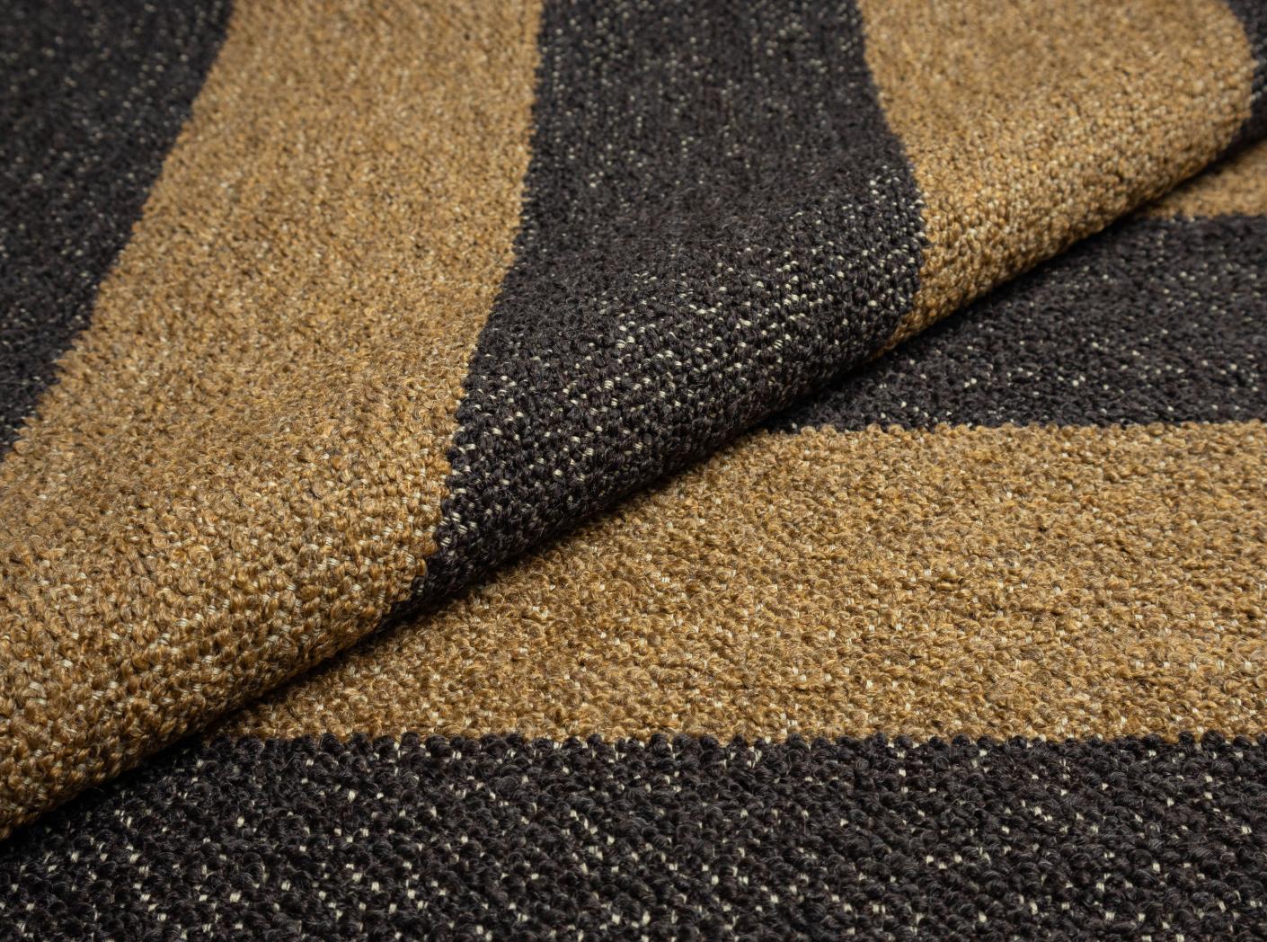 Tyg Barnum Stripe 35 Fudge/Shale Tyg Barnum Stripe 35 Fudge/Shale