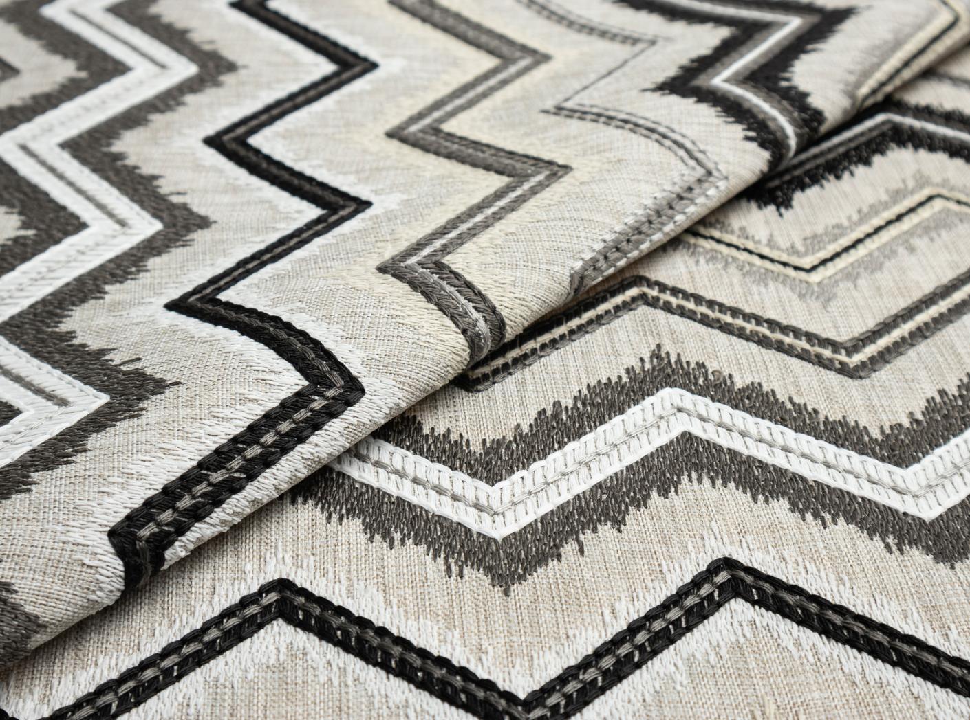 Tyg Veranda Zig Zag 07 Iron Tyg Veranda Zig Zag 07 Iron