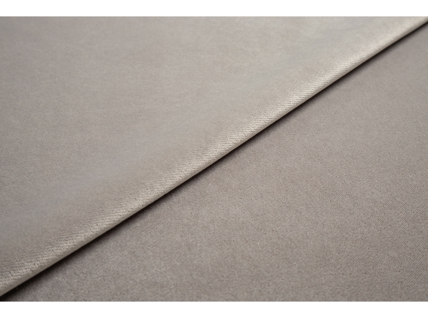 Tyg Grand Lazio Velvet 00C9 Cement Tyg Grand Lazio Velvet 00C9 Cement