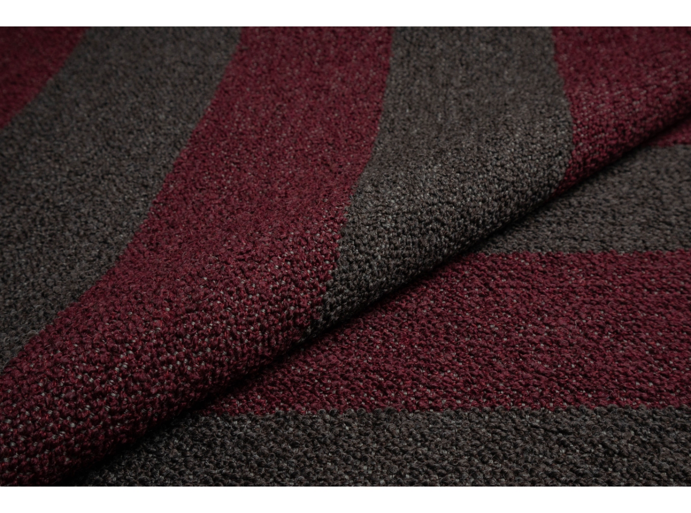 Tyg Barnum Stripe 22 Burgundy/Shale Tyg Barnum Stripe 22 Burgundy/Shale