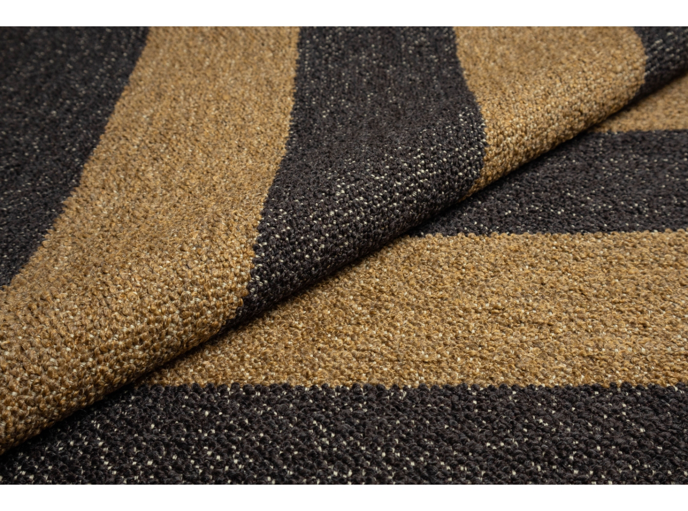 Tyg Barnum Stripe 35 Fudge/Shale Tyg Barnum Stripe 35 Fudge/Shale